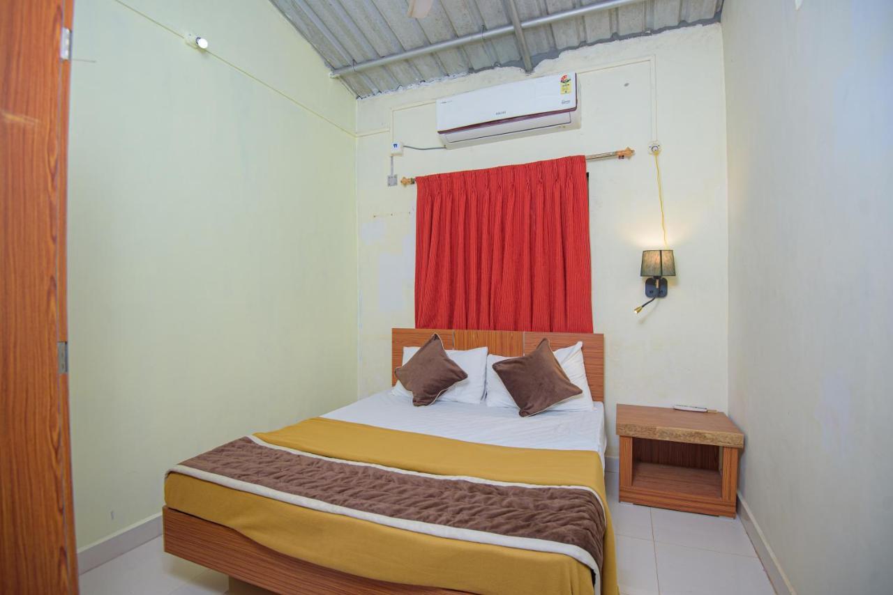 Prajakta Rest House Alībāg Eksteriør bilde