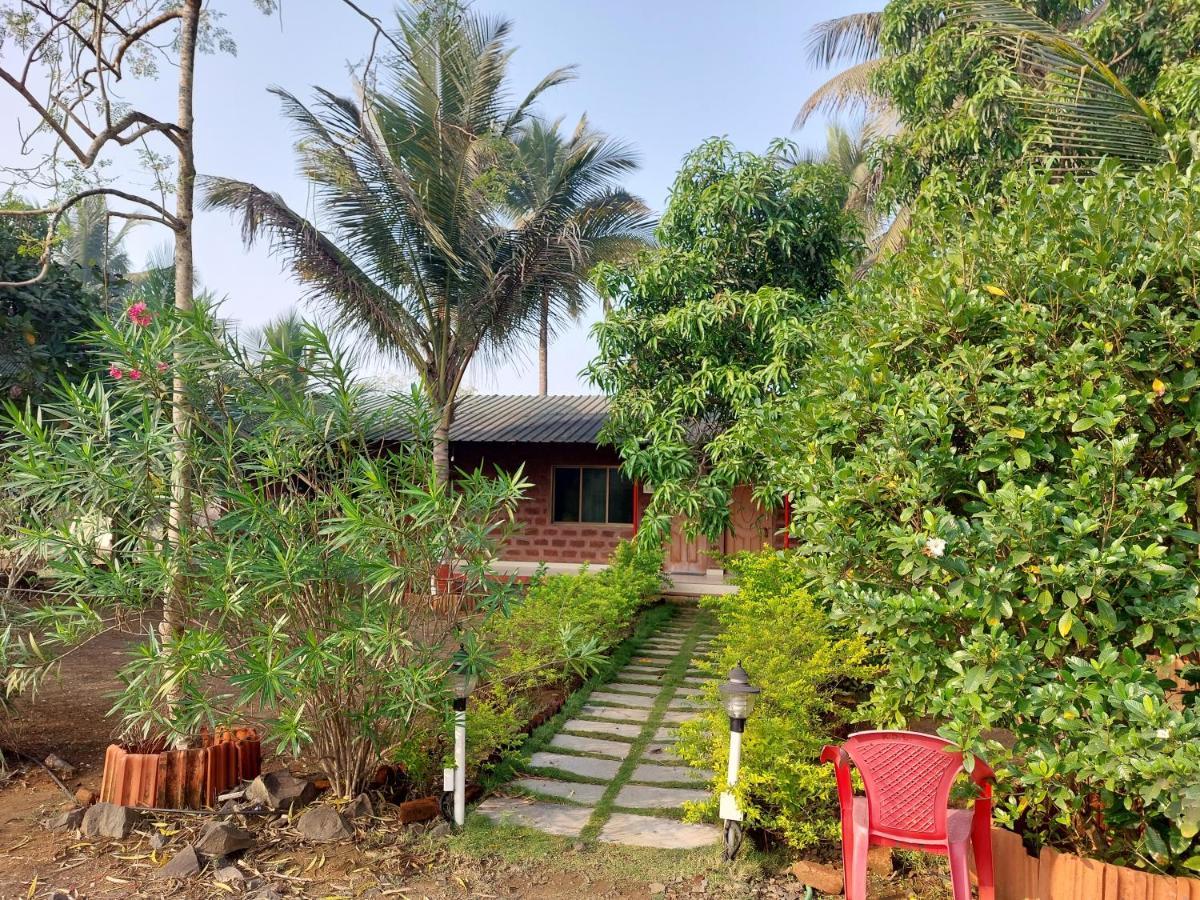 Prajakta Rest House Alībāg Eksteriør bilde