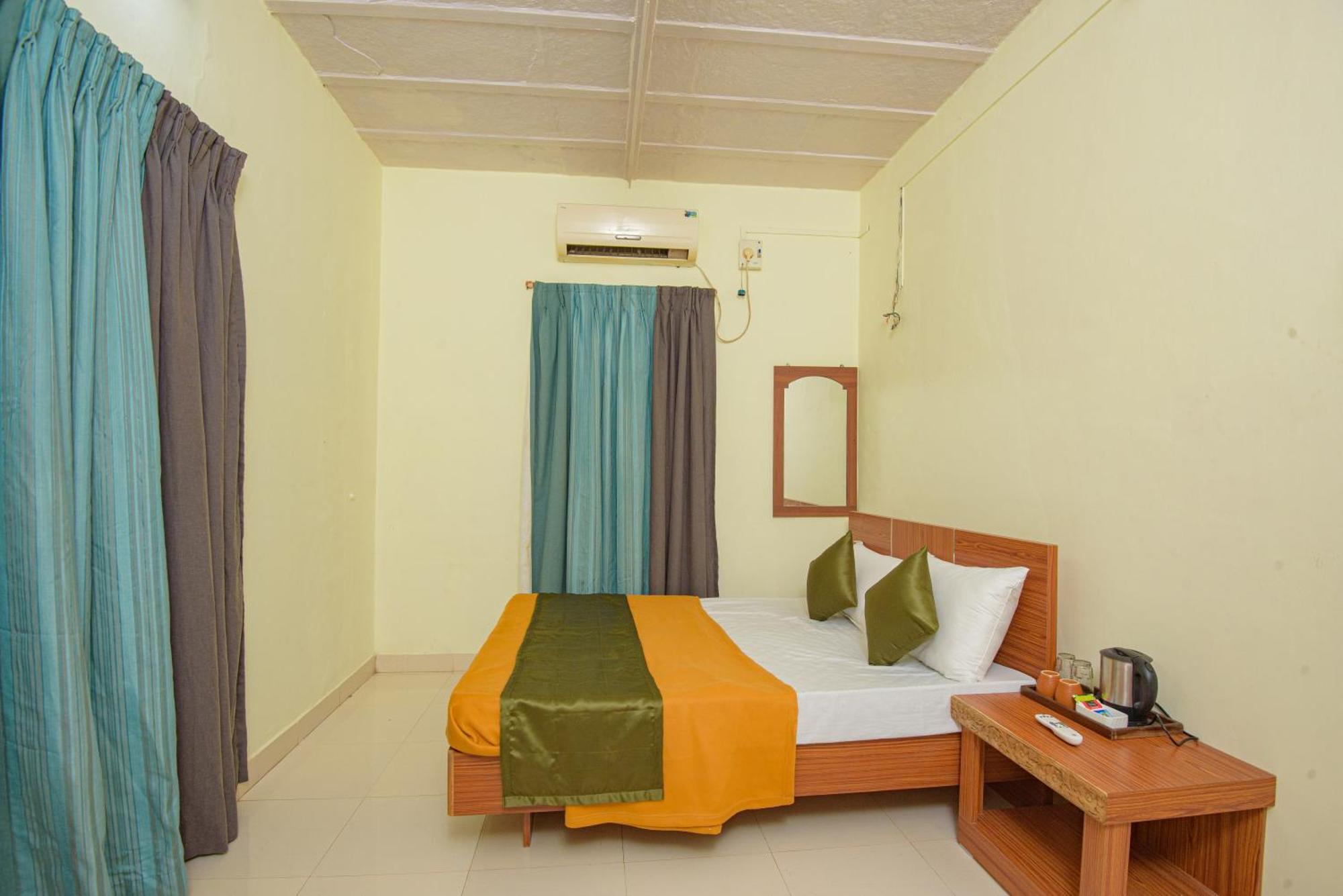 Prajakta Rest House Alībāg Eksteriør bilde