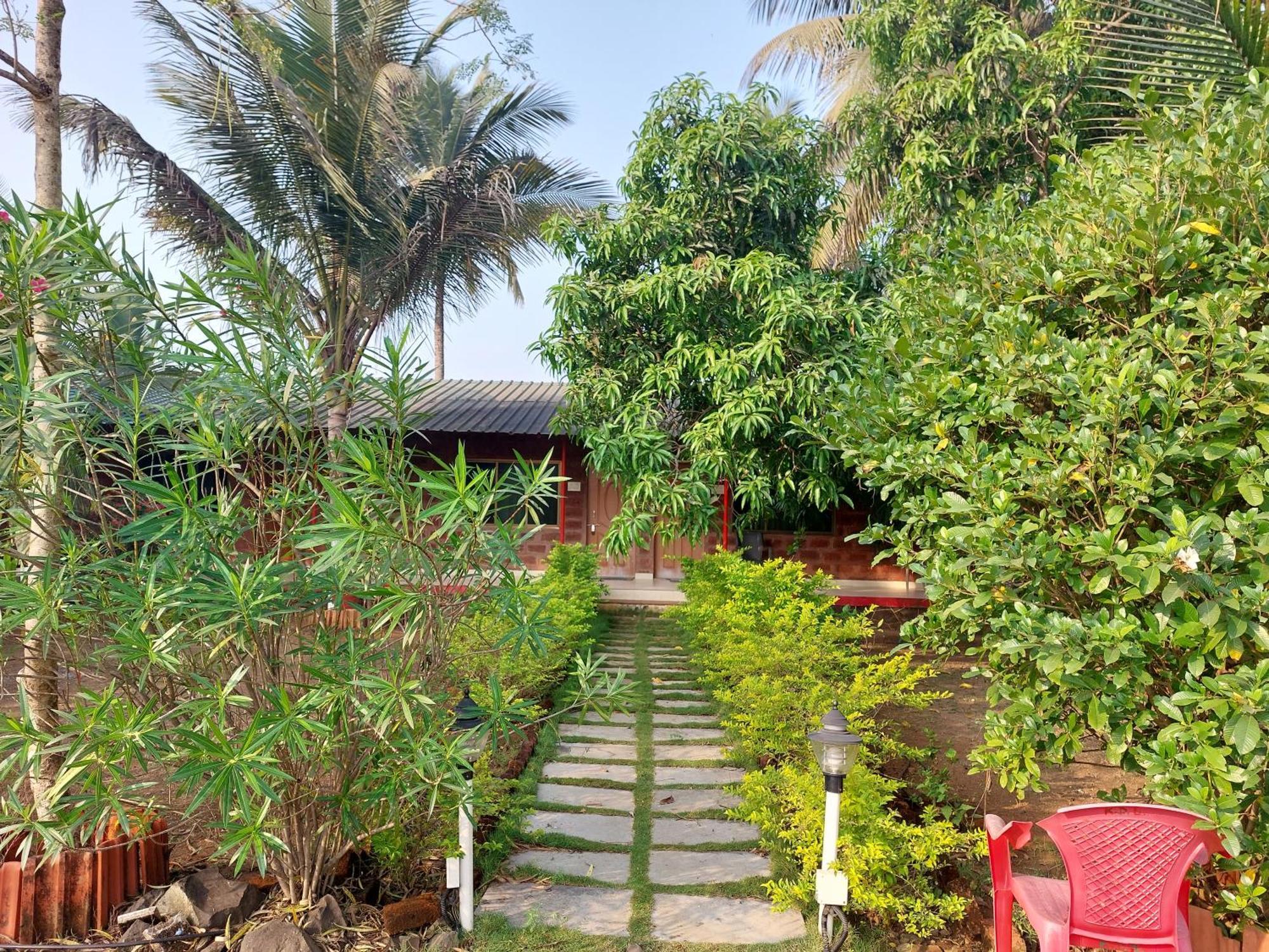 Prajakta Rest House Alībāg Rom bilde