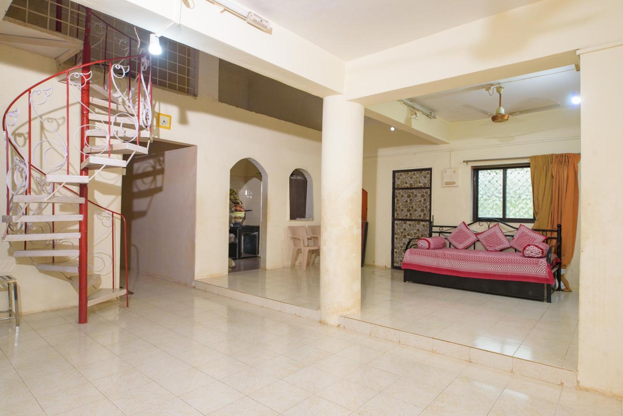 Prajakta Rest House Alībāg Rom bilde