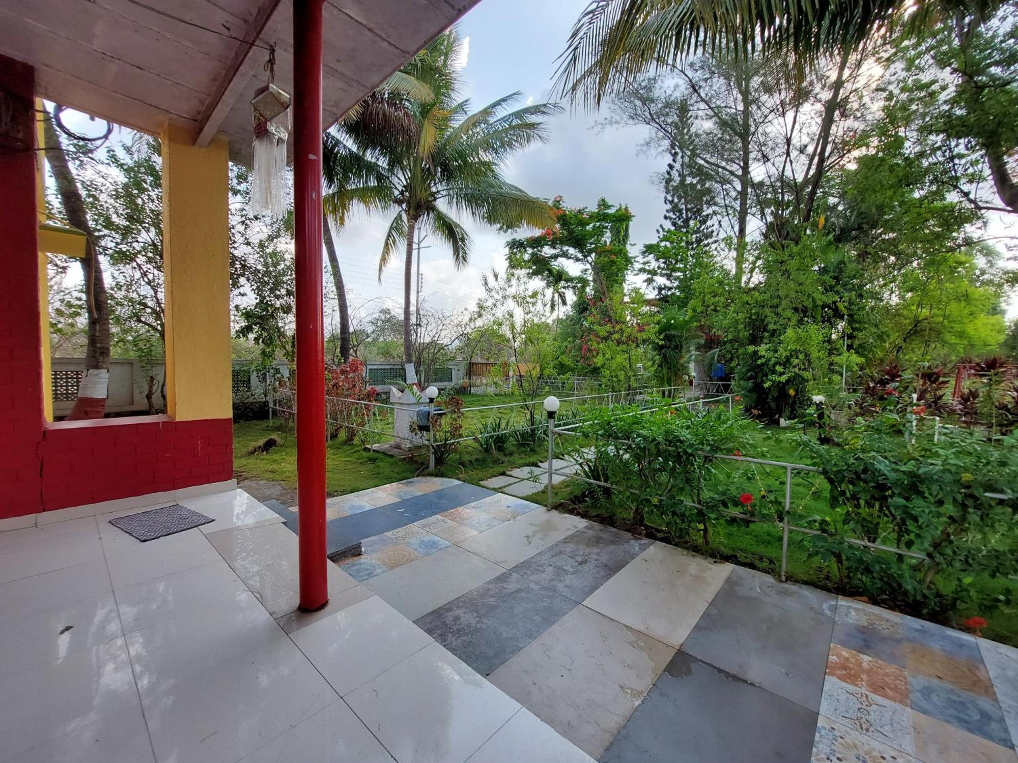 Prajakta Rest House Alībāg Rom bilde